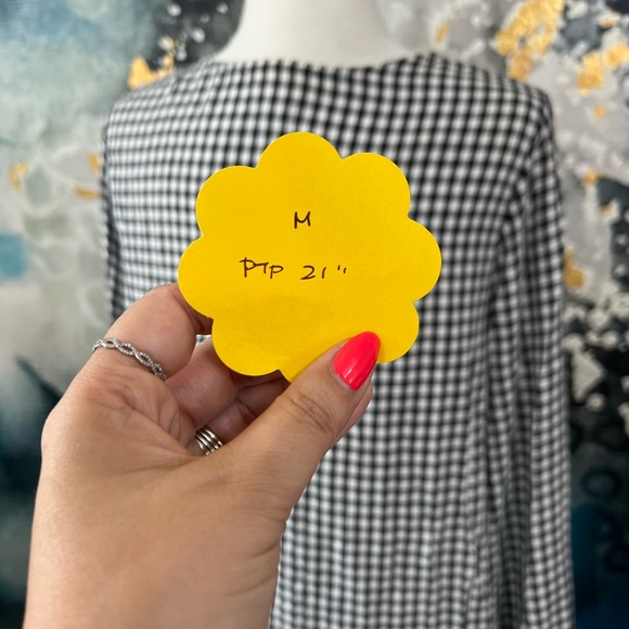 Checkered bell sleeve top - Picture 5 of 8